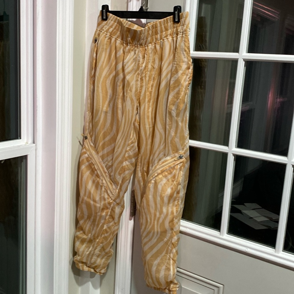 FREE PEOPLE MOVEMENT Women's medium Parachute Jogger Pants Psychedelic